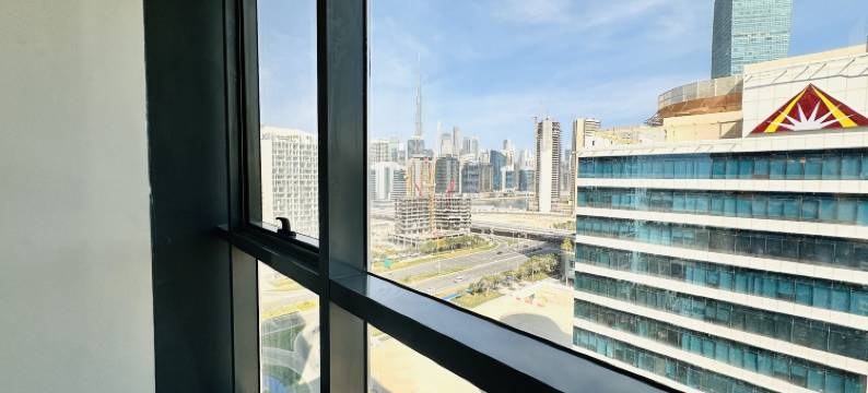 城市中心Oval塔贝尔维拉高档公寓带阳台及停车位(Upscale Apartment at Oval Tower Near Downtown with Balcony and Parking by Belvilla)图片