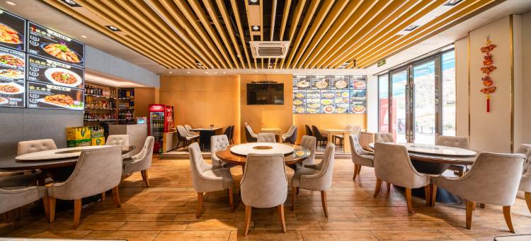 R ROYALSS HOTEL(九寨沟游客中心店)图片