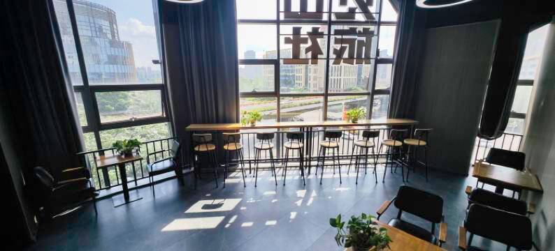 见山旅社(成都东站西广场店)图片