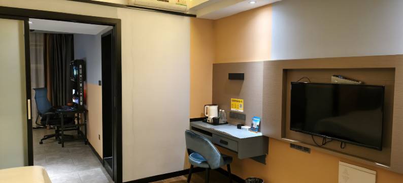 TK·星游电竞民宿(玉林金城中心十字街店)图片