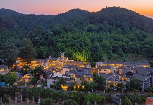 Tea Horse Garden Resort (Kunming Dianchi Xishan Scenic Area) over view