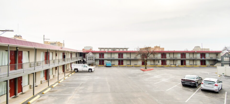 OYO 堪萨斯南哈钦森西第 4 大道酒店(OYO Hotel Hutchinson West 4th Ave)图片