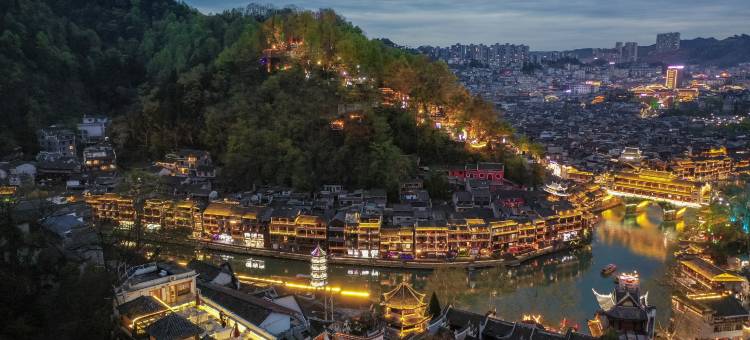 山谷·花间︱览旷世夜色·赏半山江景·禅意云舍(凤凰古城店)图片