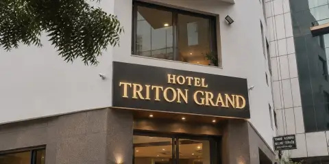 HOTEL TRITON GRAND