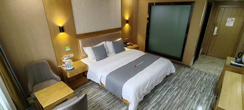 悦莱智慧酒店(岳麓山溁湾镇地铁站店)图片