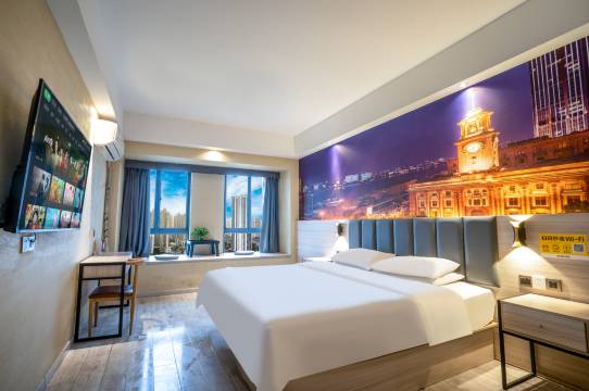 简爱主题酒店(武汉光谷步行街珞雄路地铁站店)