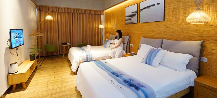 英西峰林走廊·曲尘花汤泉民宿图片