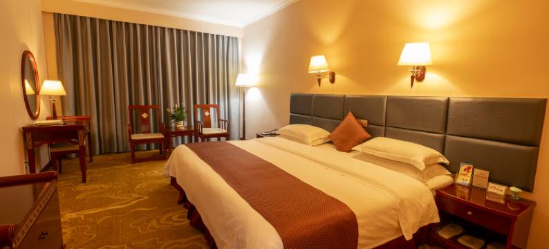 云南水富成中白云酒店图片