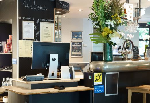 B&B HOME Vélizy Est Hotel Overview