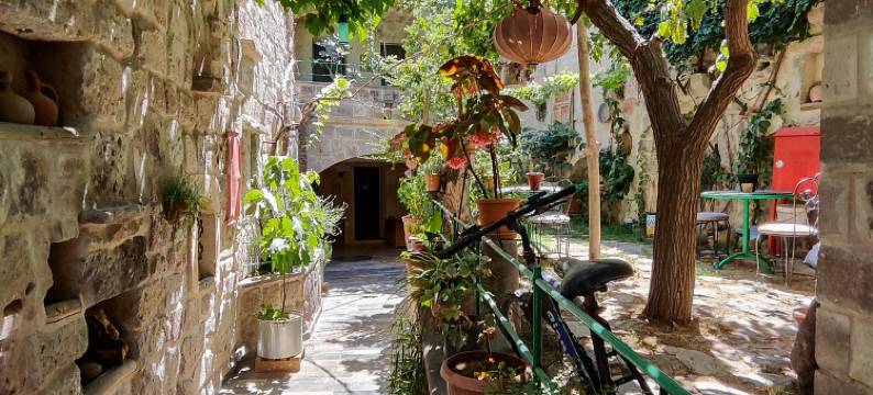 Vintage Cave House图片