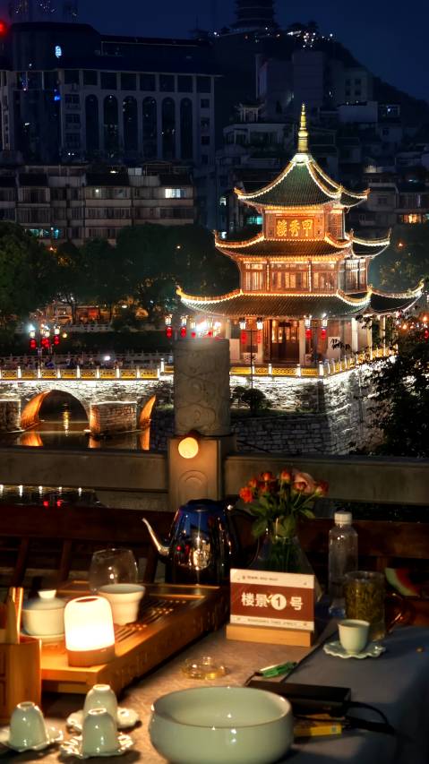 溢彩甲秀美宿酒店(贵阳大十字甲秀楼店)图片