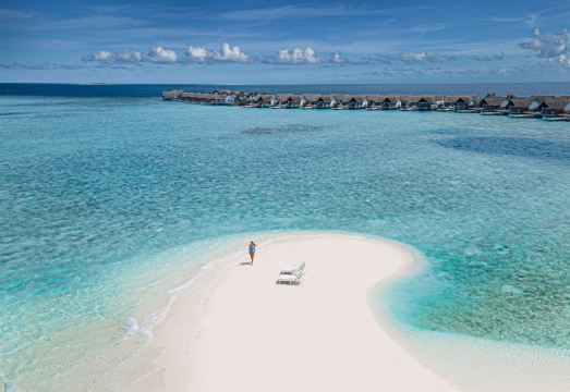 Four Seasons Resort Maldives at Landaa GiraavaruHotel Overview
