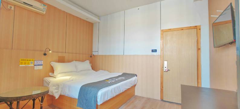 雷泽电竞酒店(杜莆草堂地铁站店)图片