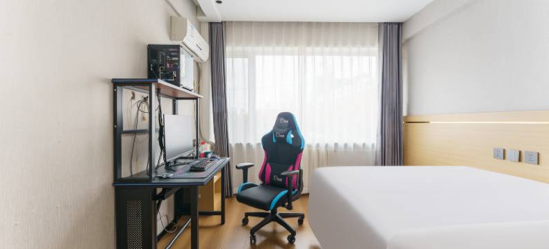 竞族电竞民宿(盘锦火车站店)图片