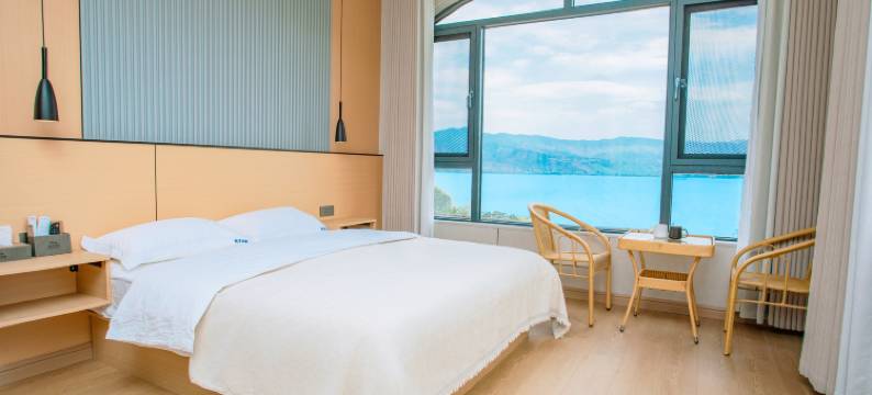 程海湖岸云栖民宿图片