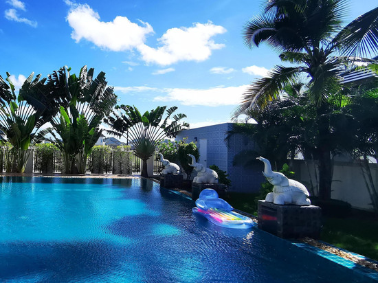 芭堤雅超大泳池独栋别墅