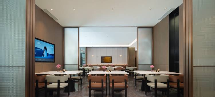 珲春欧式街新安路亚朵酒店图片