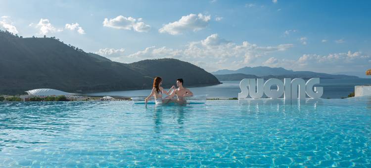 抚仙湖宿清轻舟悬崖酒店图片