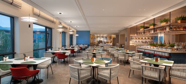 新疆华美胜地那拉提智选假日酒店图片