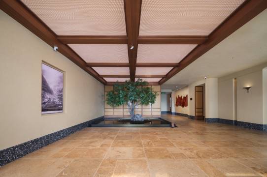 大连星海广场百年城雕海景亚朵酒店