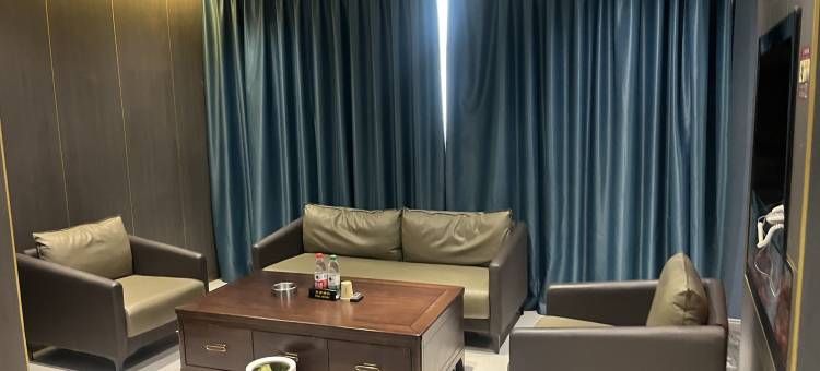 治多嘉洛王府酒店图片