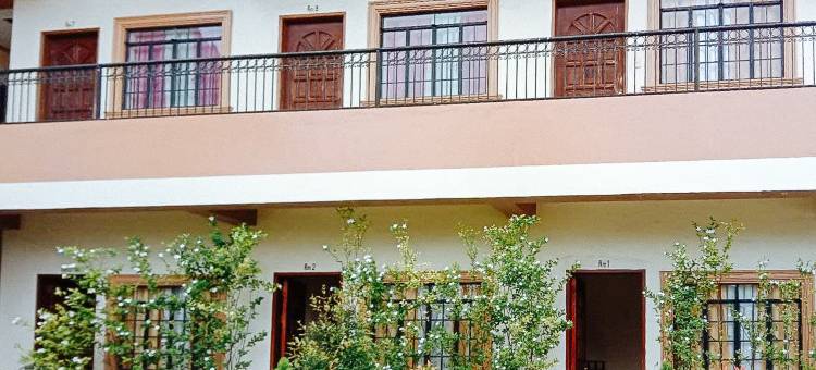 RedDoorz @ Solid Rock Guest House Baler图片