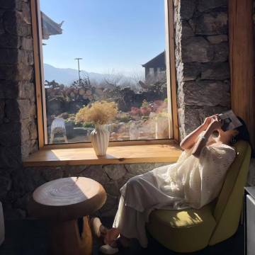 云水深深玉湖居•日照金山全景•秘境度假酒店图片