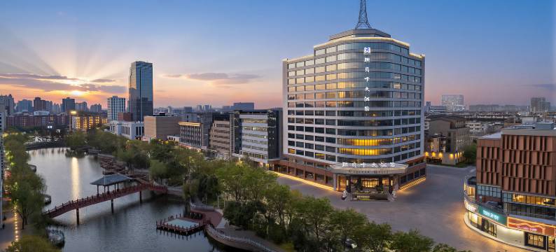 瑞贝卡大酒店(许昌曹魏古城胖东来时代广场店)图片