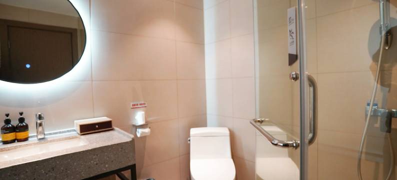 铂曼酒店(通城中星天街店)图片