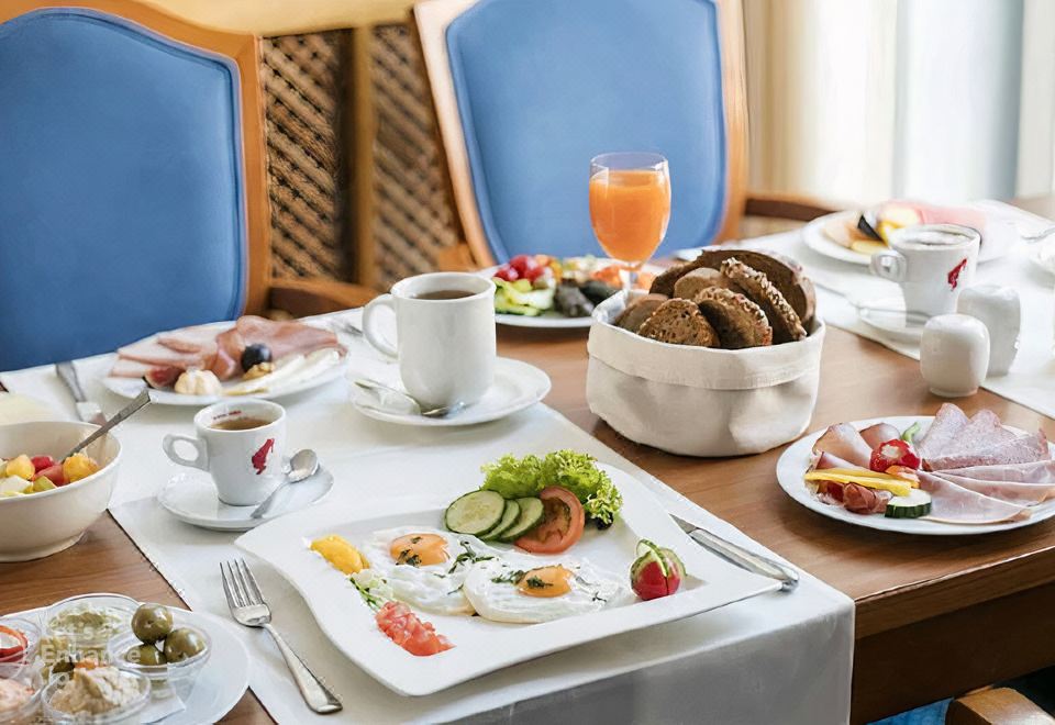 Ocean Royale HotelOver view