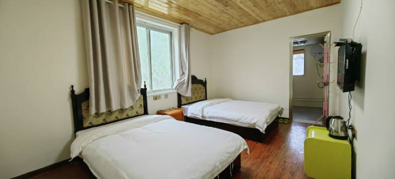 宝兴阿罗云湖客栈图片