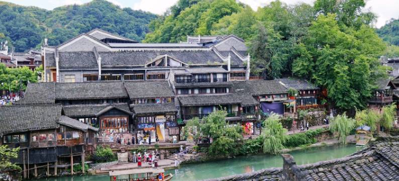 轻语设计师江景民宿(凤凰古城虹桥沱江店)图片