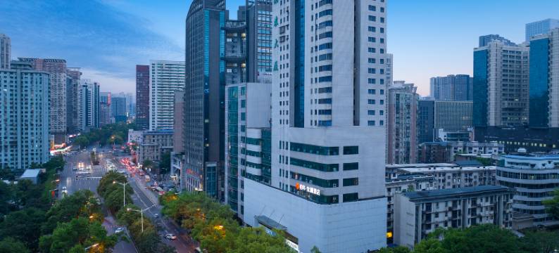 柏年宝丽酒店(长沙五一广场窑岭湘雅二医院地铁站店)图片