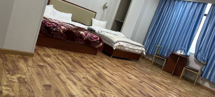 萨嘎新成假日酒店图片