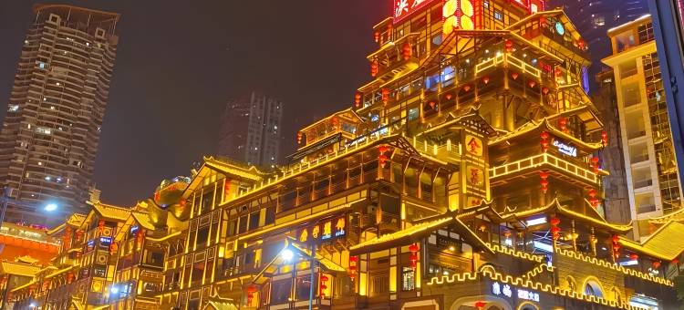 春风暮雨 | 高空江景 ·view影院酒店(企业天地化龙桥地铁站店)图片