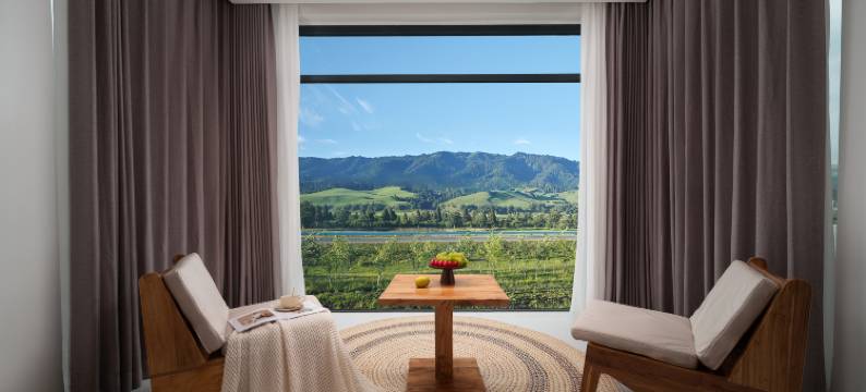 那拉提闲窗云影山景民宿图片