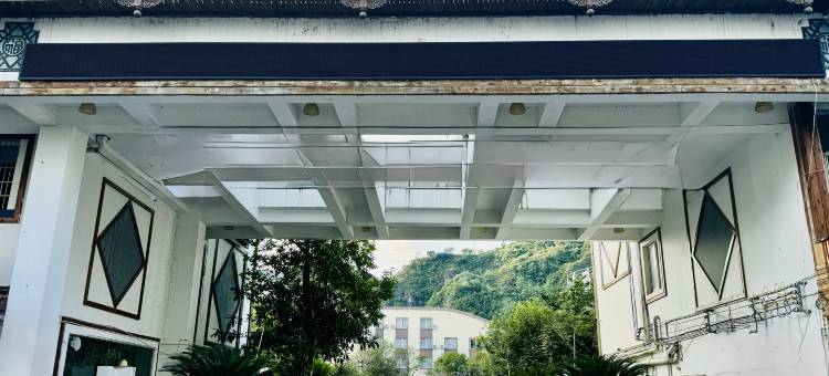 德顺大酒店(施秉县音乐广场杉木河夜漂景区大门店)图片