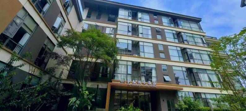 峨眉山浮光湖畔酒店(高铁站峨秀湖旅游度假区店)图片