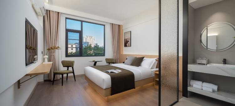 云宝智能酒店(大理高铁站洱海公园景区店)图片