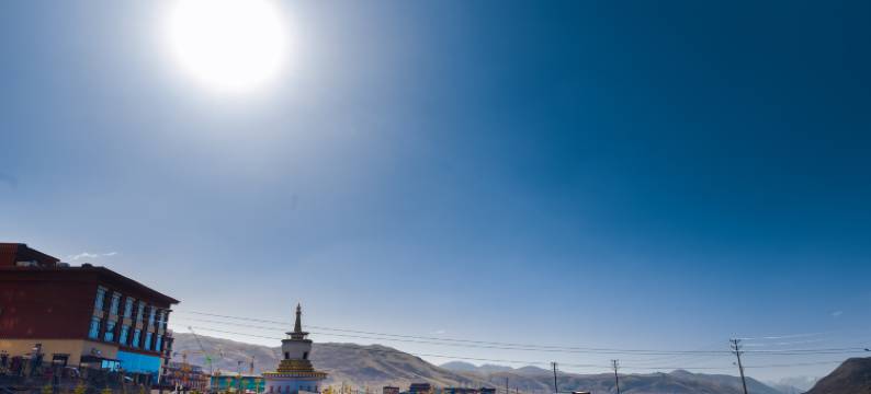 色达·草言殳舍酒店图片