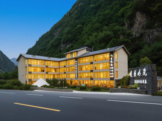 晓月晴岚花园私汤酒店(毕棚沟景区理小路店)