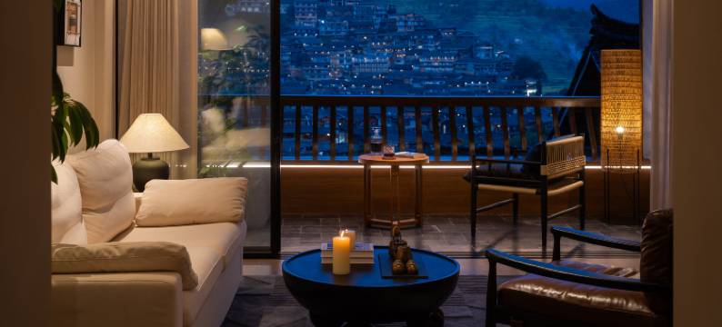 鸾喜·隐奢私汤全景民宿(西江千户苗寨观景台店)图片