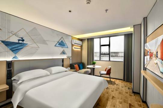 四季如居酒店(玉林十字街云天宫店)