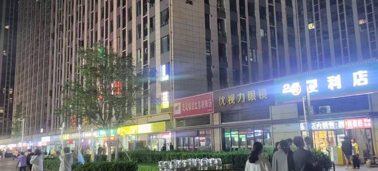 伊伊轻奢观影民宿(汇泉西悦城店)图片