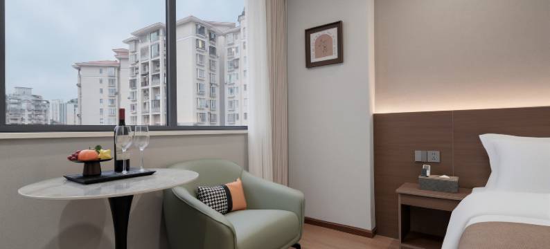 洲月美濠酒店(宁波路国贸购物中心店)图片