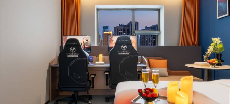 叶与晨电竞电影酒店(新百广场万象城店)图片