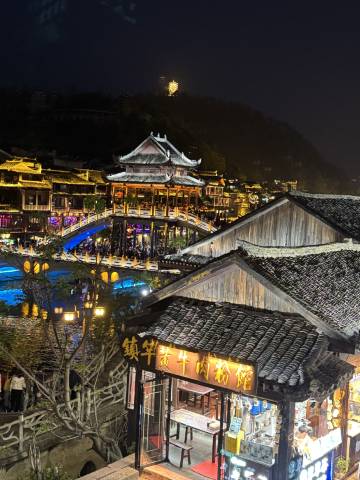 凤凰拾光·童年｜沱江180度夜景｜古城江景民宿图片