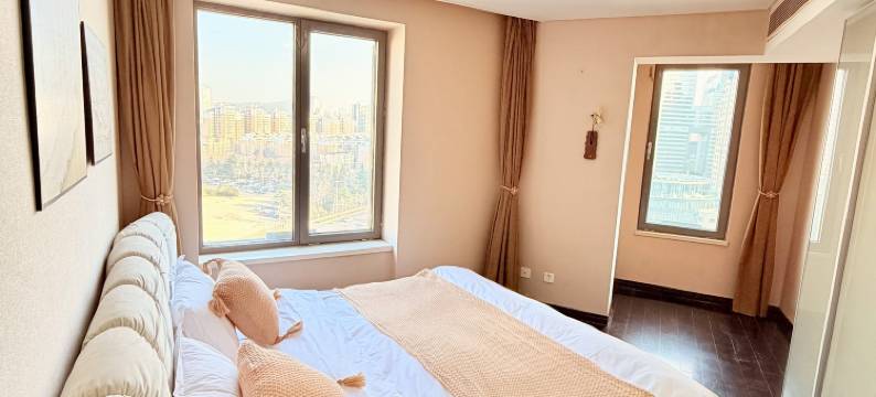 兰宸假日海景公寓(五四广场万象城店)图片