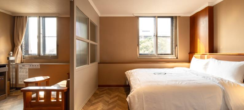 露夏旅社｜納康商旅图片