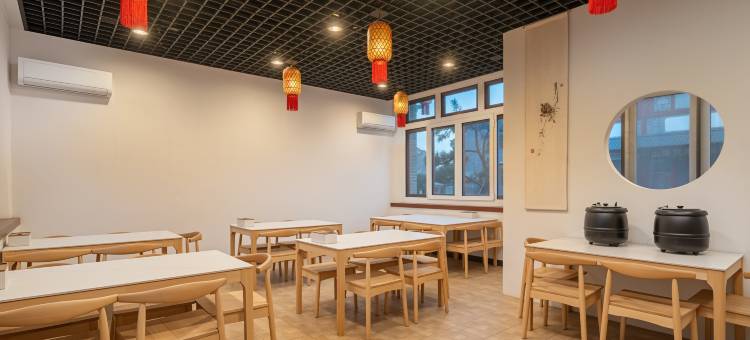 艺龙安云酒店(秦皇岛山海关天下第一关景区古城店)图片